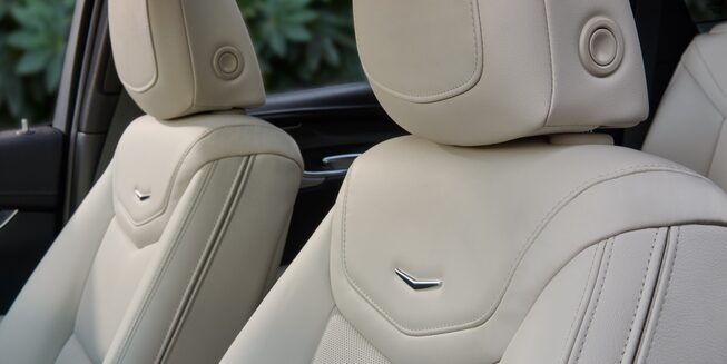 2022 XT5 interior seats.