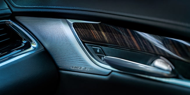 2022 XT6 premium interior features.