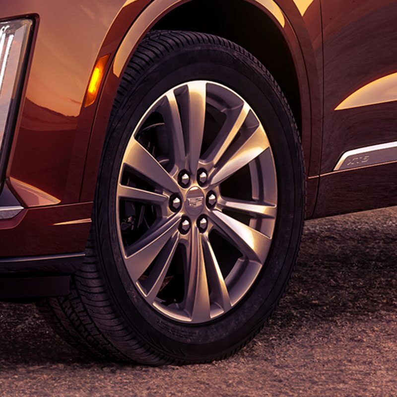 Roues haut de gamme du VUS intermédiaire à 7 places Cadillac XT6 2023.