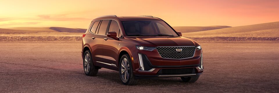 Cadillac XT6 2023 dans une vue panoramique.