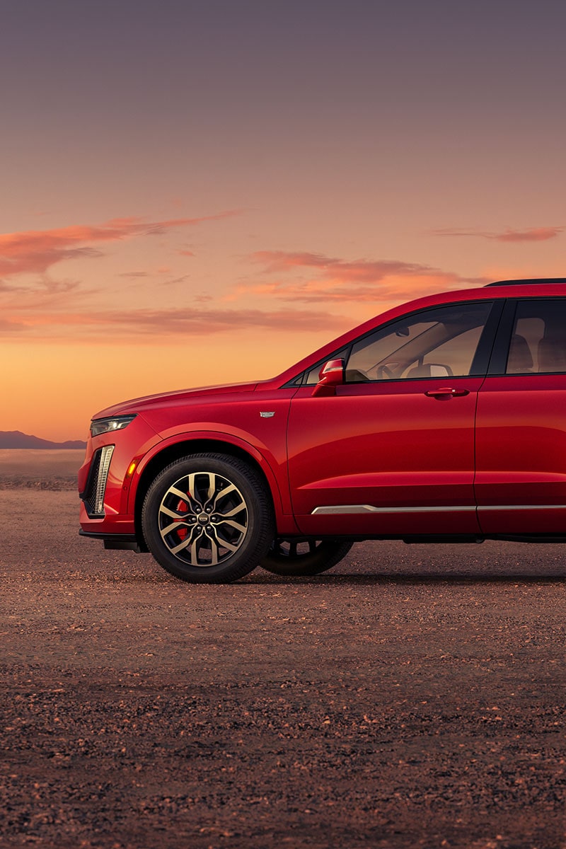 Left profile view of the 2023 XT6 Mid-Size 7 Passenger SUV.