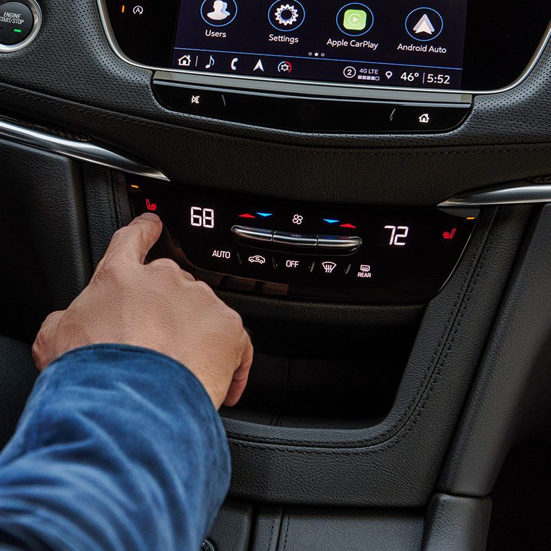 Commandes de la température du Cadillac XT5 2024.