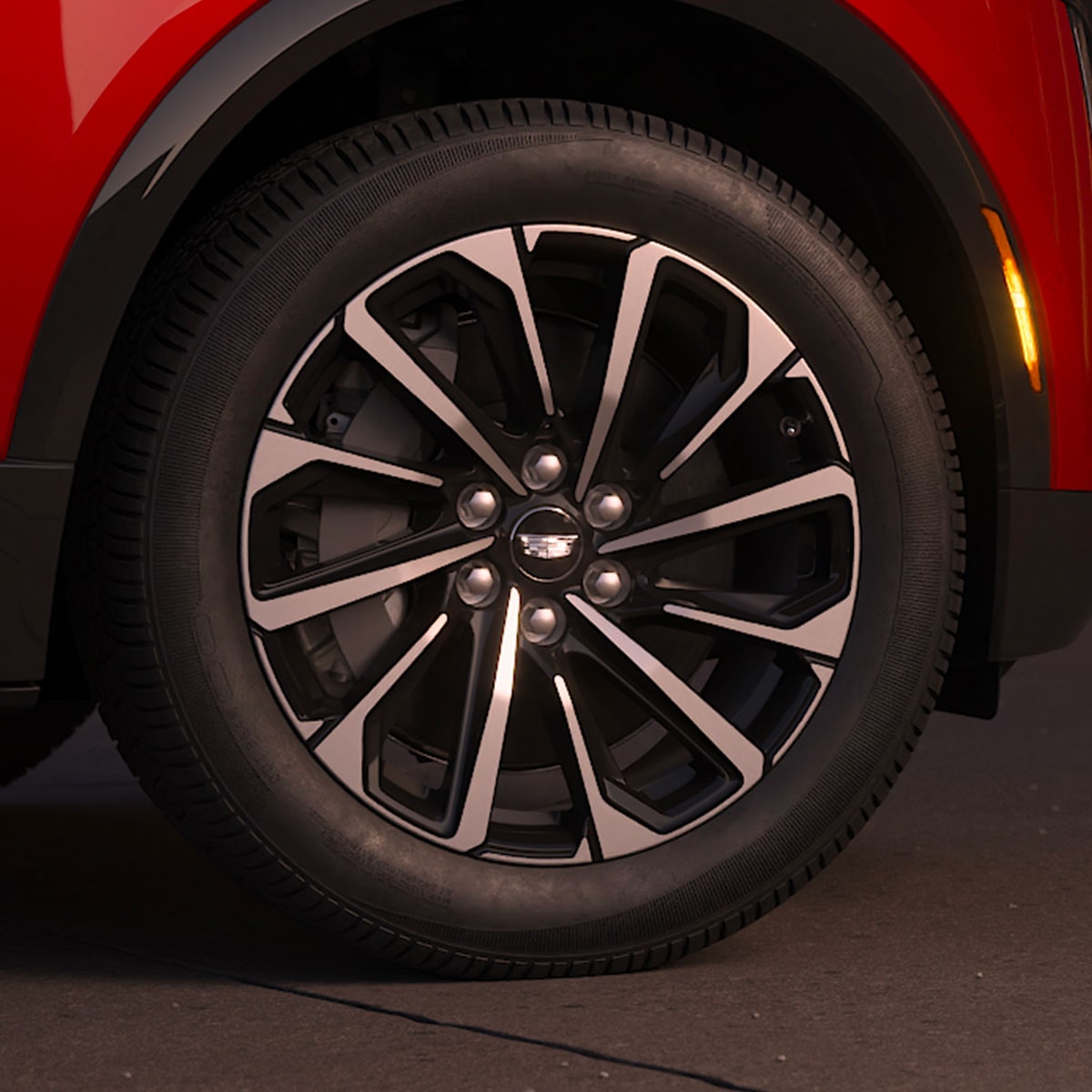 my25-lyriq-features-exterior-20-sport-alloy-wheels-dark-andriod.jpg