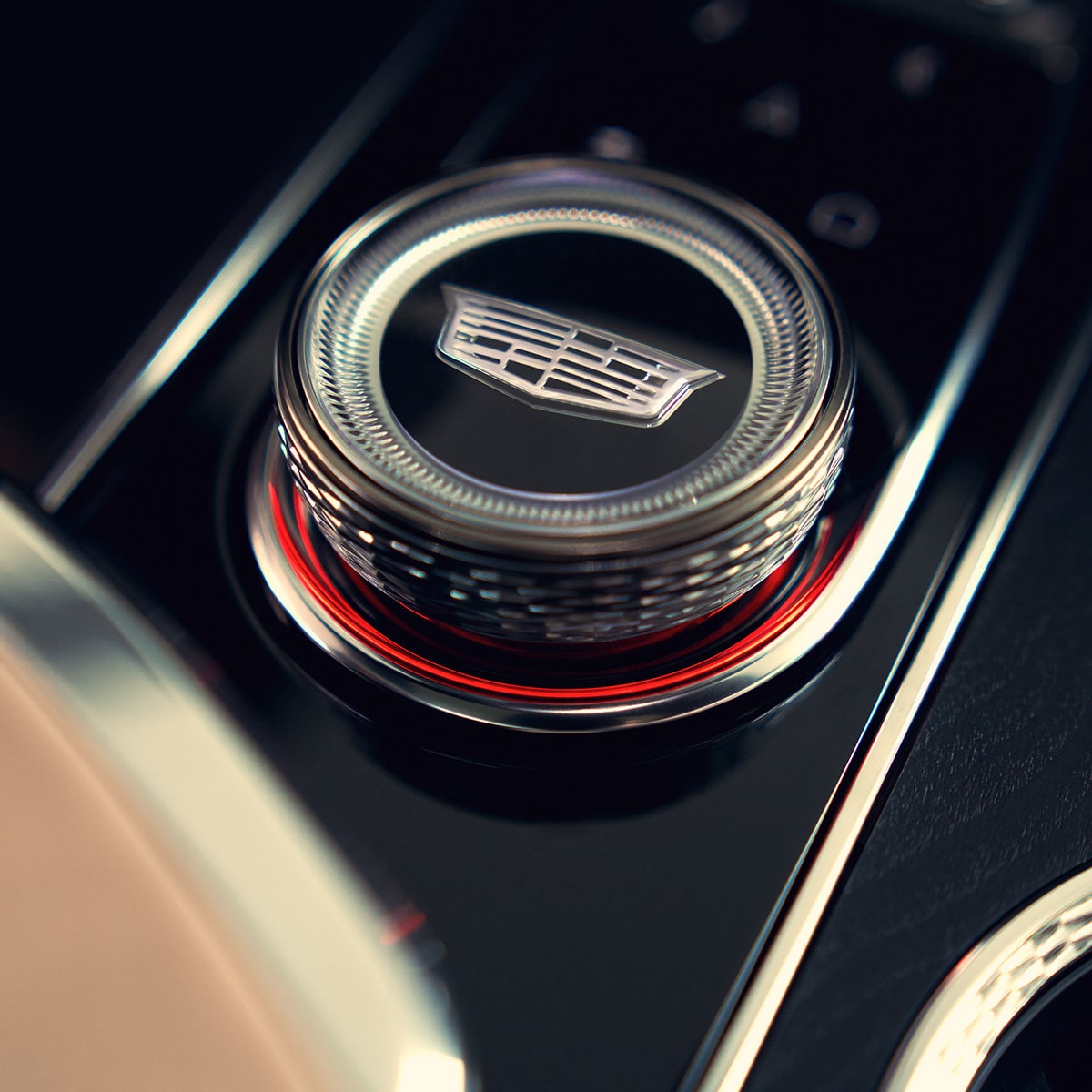 Vue rapprochée d'un bouton utilisé à l'intérieur de la Cadillac LYRIQ 2025.