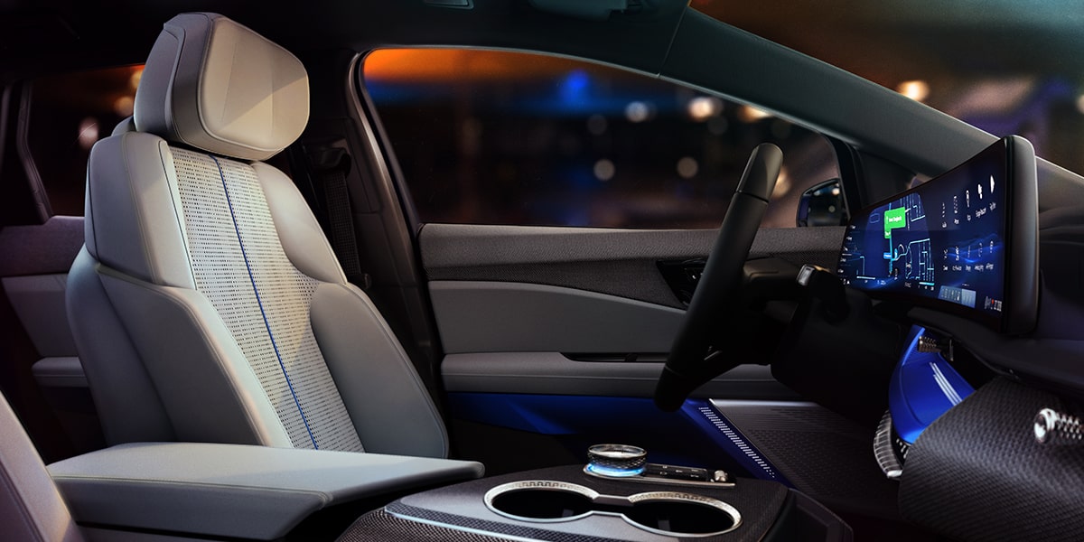 Sièges avant confortables du VUS électrique Cadillac OPTIQ 2025.