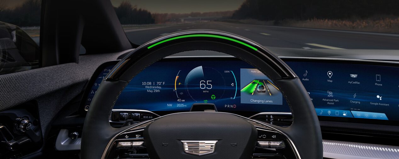 La technologie d’aide à la conduite mains libres du VUS électrique Cadillac OPTIQ 2025 vue par le conducteur.