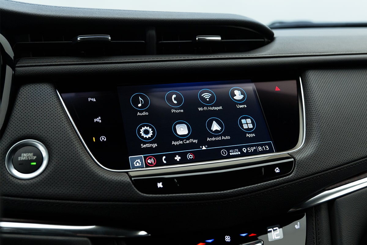 Les applis du véhicule affichées sur l’écran du système d’infodivertissement du VUS de luxe Cadillac XT5 2025.