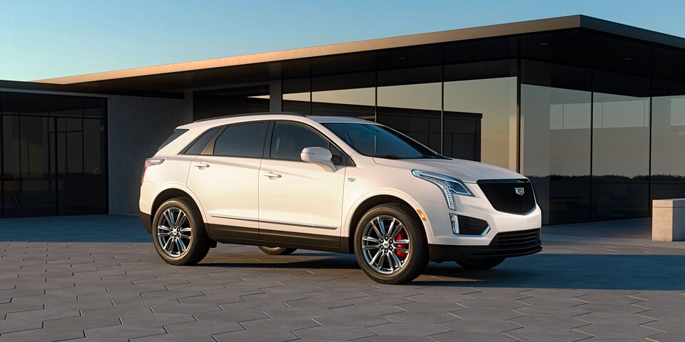 Right side of the 2023 XT5 parked outside a home.