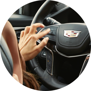 Cadillac Super Cruise Étape 1 : Appuyez sur le bouton du régulateur de vitesse adaptatif.