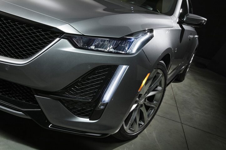 2020 CT5 Luxury Sedan Front Exterior Signature Lighting.