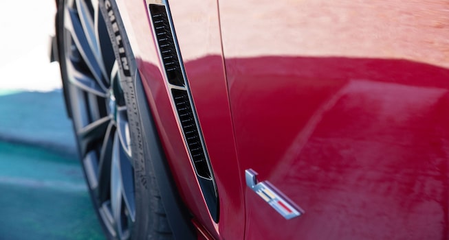 Design aérodynamique de la Cadillac CT4-V 2022.