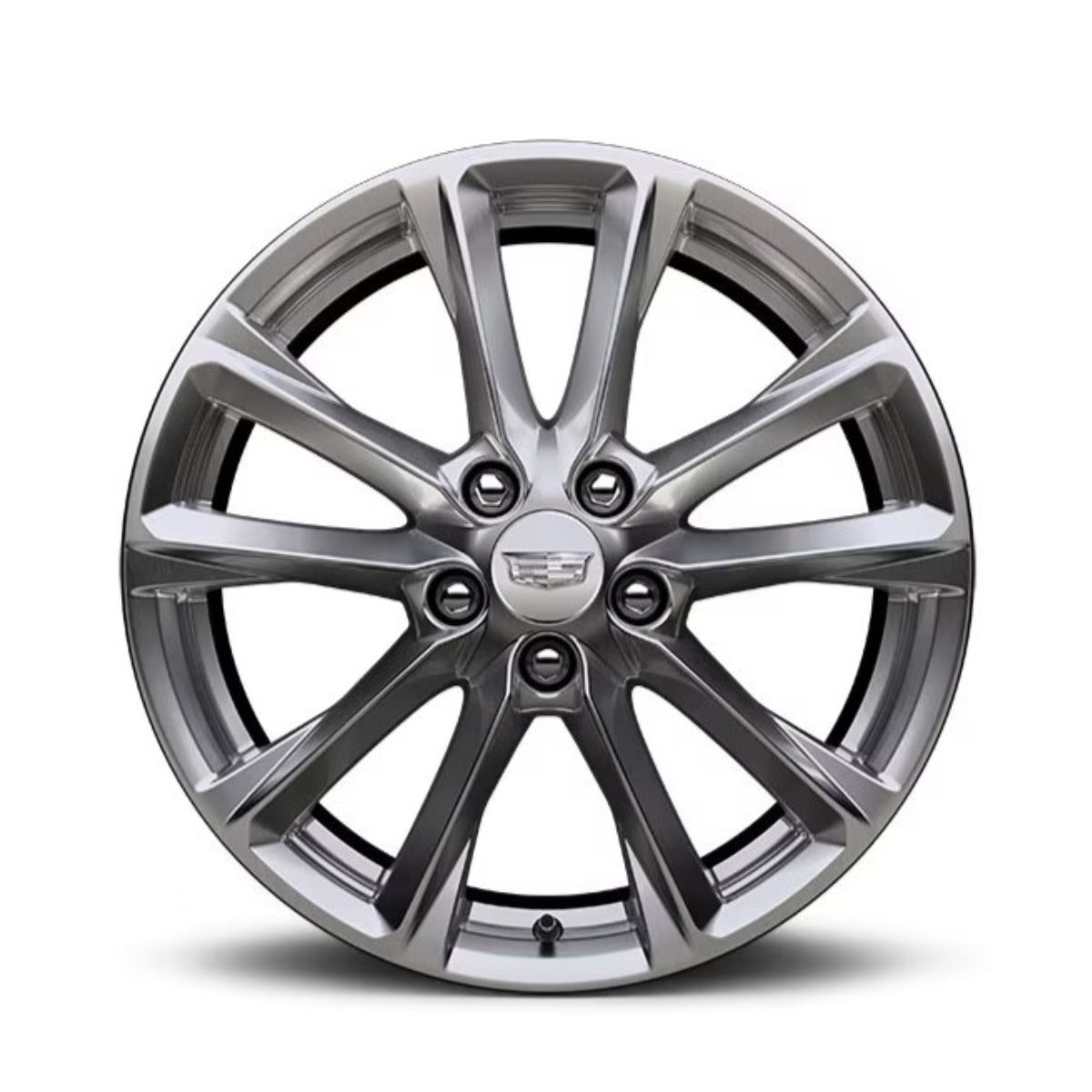 Roues de 18 po en alliage d’aluminium au fini nickel nacré de la berline sport de luxe Cadillac CT4-V 2025.