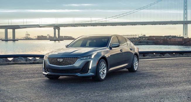 Cadillac CT5 2022 dans une vue panoramique.