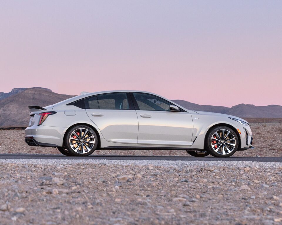 2022 CT5V Blackwing MidSize Sport Sedan Cadillac Canada