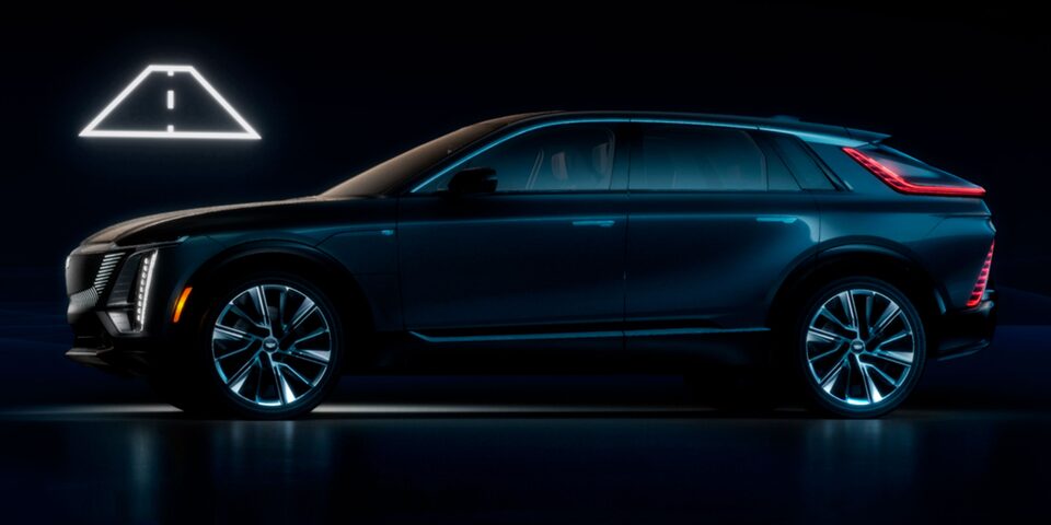 Vue latérale du Cadillac LYRIQ 2024.