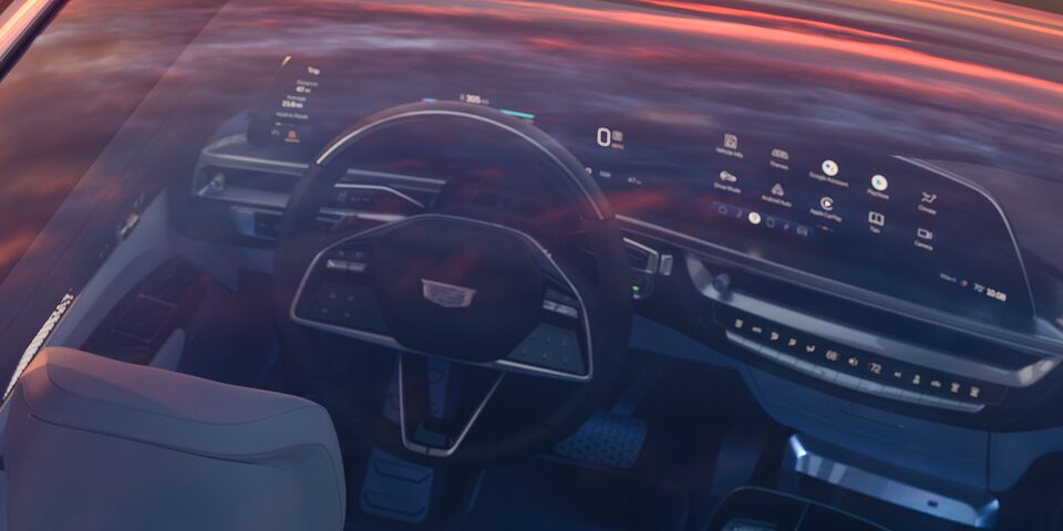 Vue aérienne du toit ouvrant de l’habitacle côté conducteur du Cadillac LYRIQ 2024.
