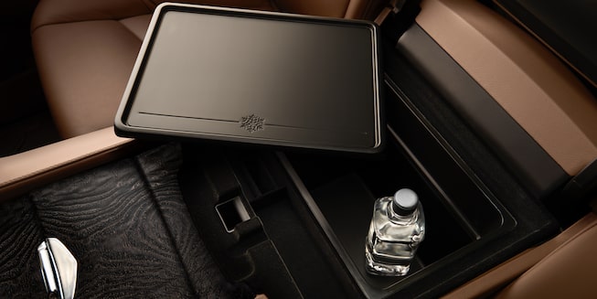 2020 Cadillac Escalade Full-Size SUV Center Console.
