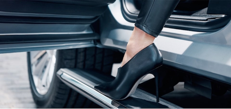 2020 Cadillac Escalade Full-Size SUV Power Assist Steps.