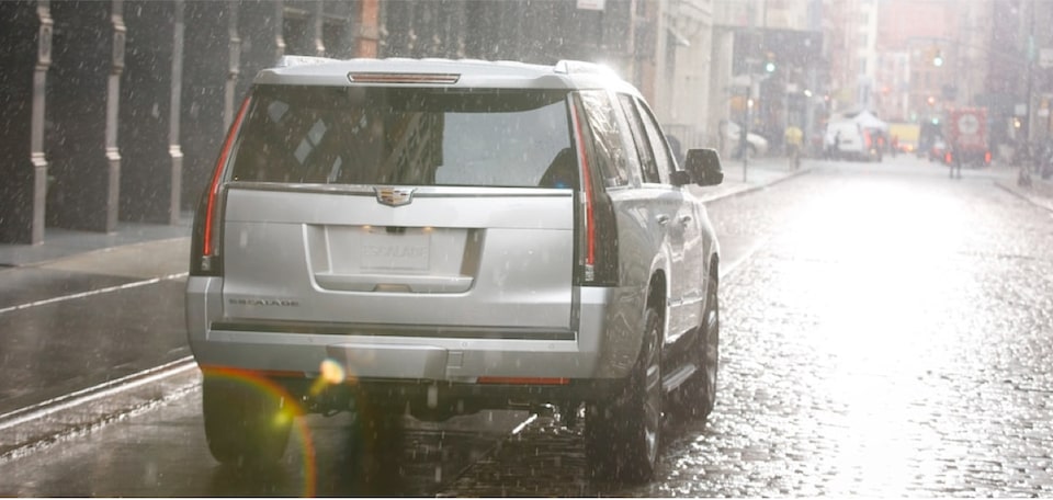 2020 Cadillac Escalade Full-Size SUV Rear Wiper with Rain.