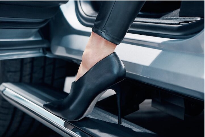 2020 Cadillac Escalade Full-Size SUV Power Assist Steps.