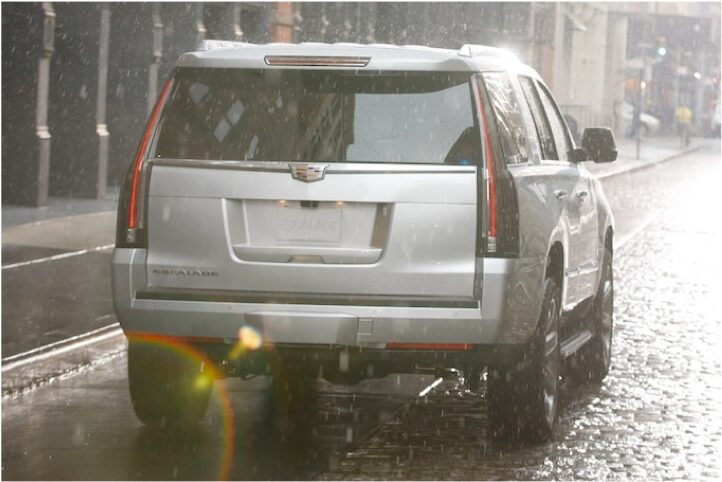 2020 Cadillac Escalade Full-Size SUV Rear Wiper with Rain.
