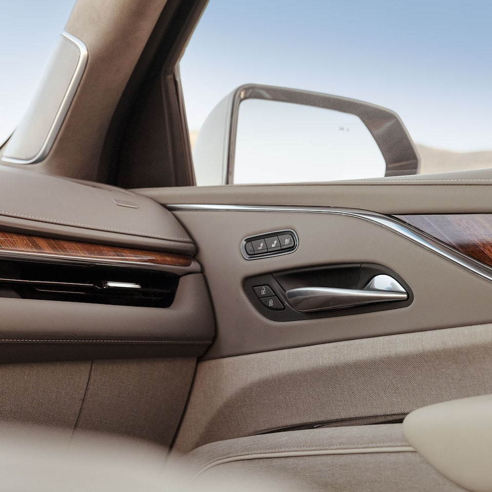 Hands-free liftgate of the 2023 Escalade.