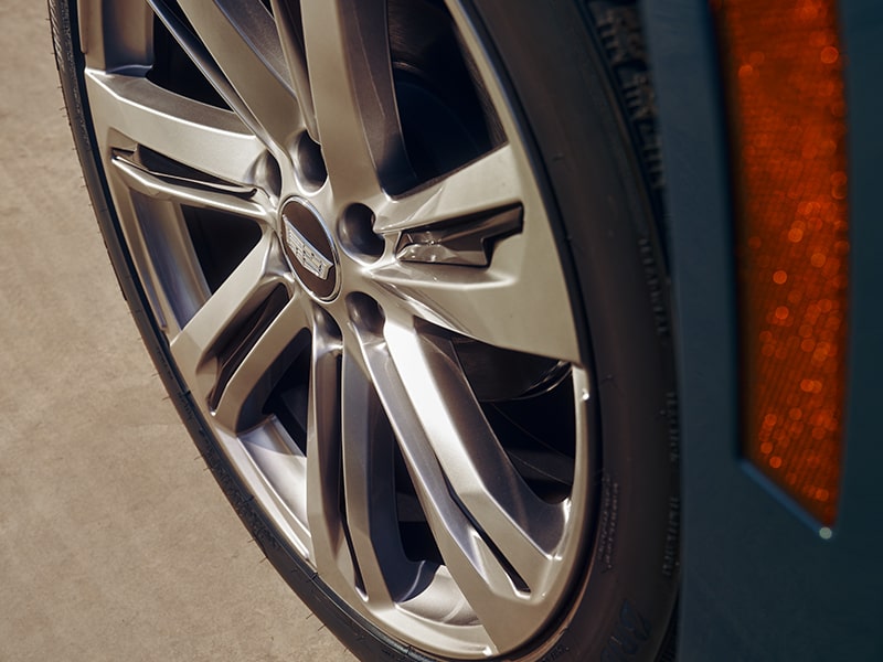 Close up of the 24" wheels on the 2025 Cadillac Escalade.