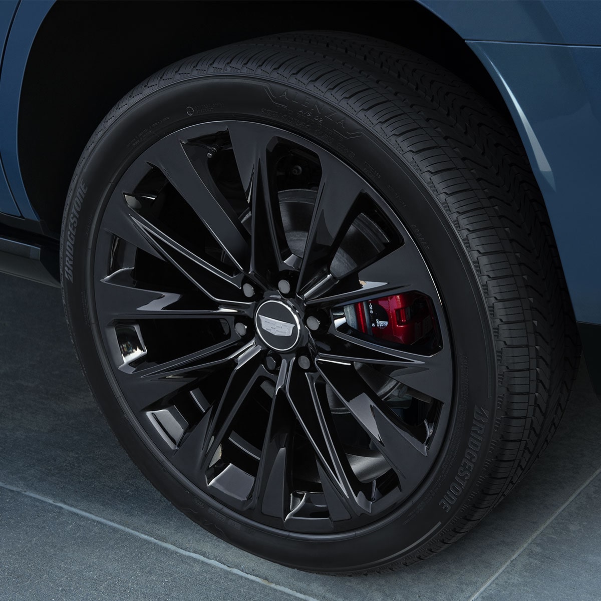 Vue rapprochée d’une roue du Cadillac Escalade 2027