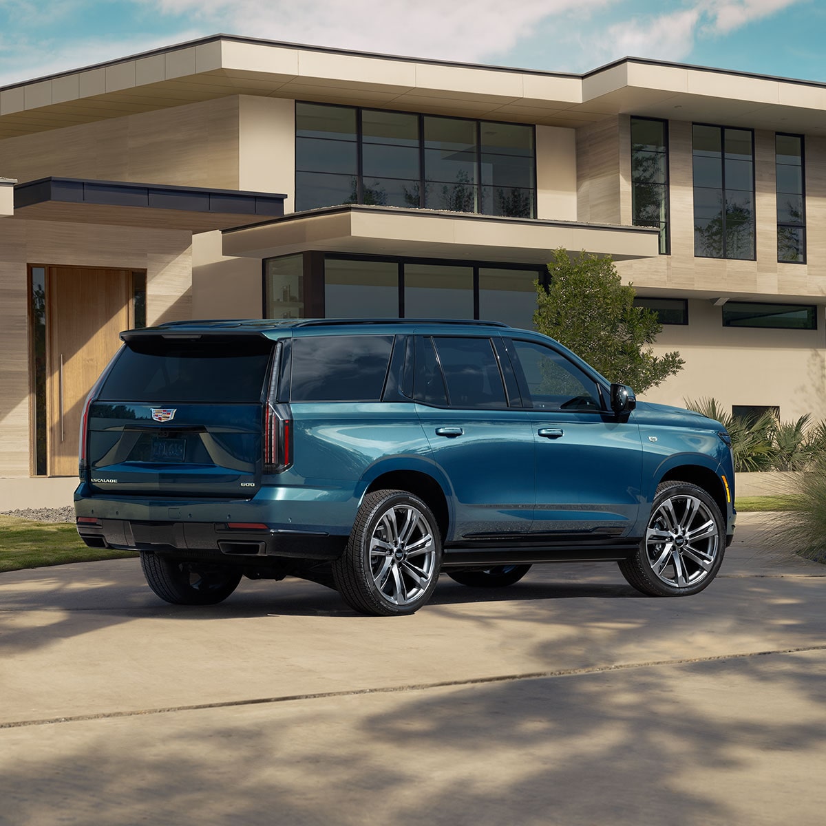 Cadillac Escalade 2027 remorquant une remorque