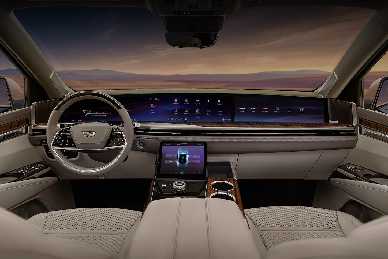 Vue depuis la première rangée de l’habitacle du Cadillac Escalade 2027 et de son écran de 55 pouces