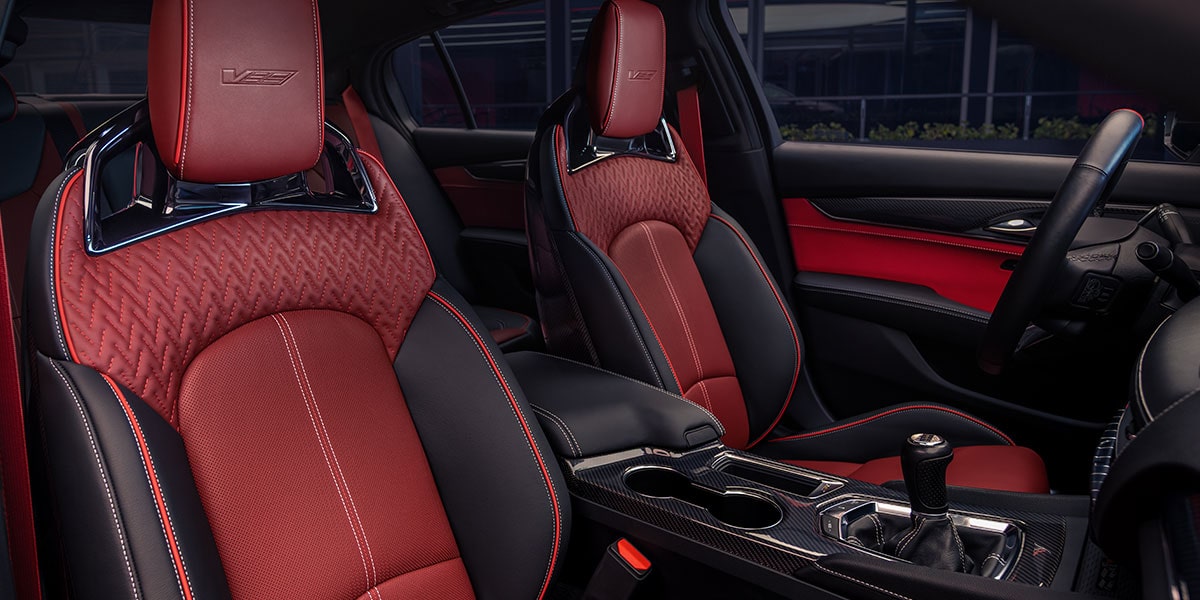 L’habitacle côté conducteur de la Cadillac CT5-V Blackwing.