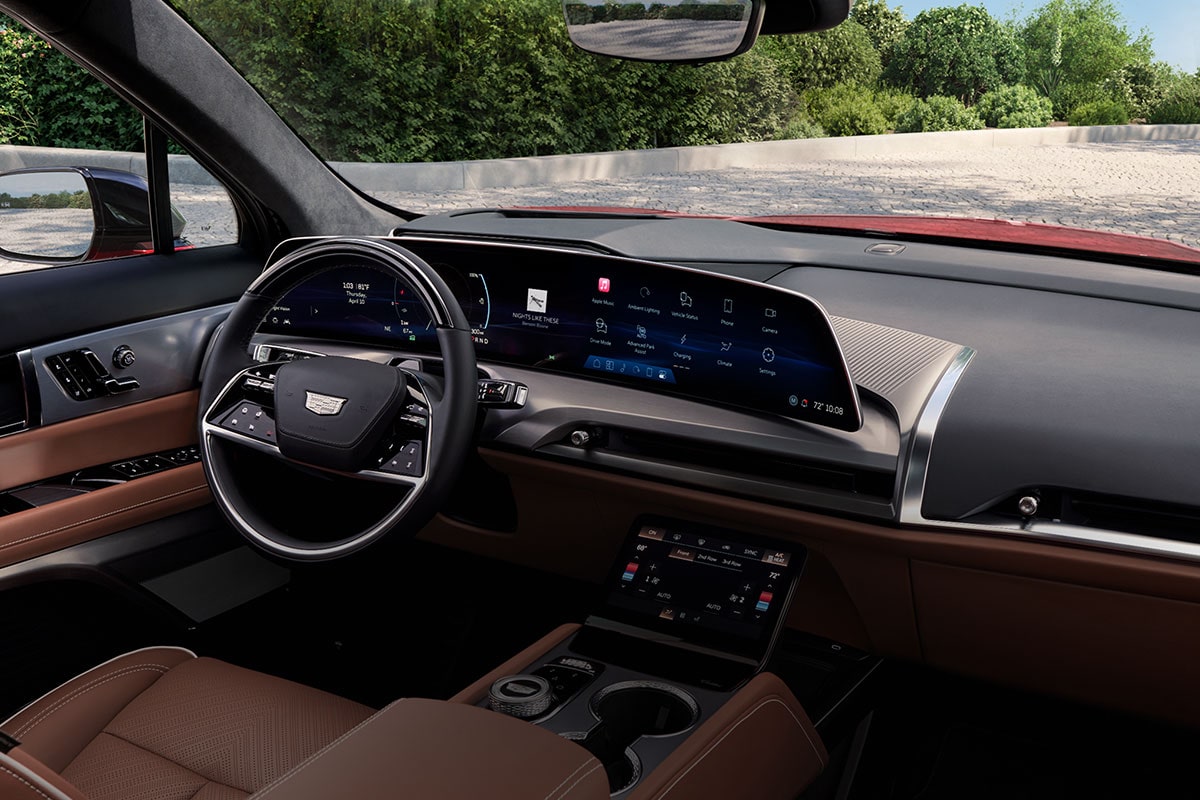 Le système Dolby Atmos mis en avant sur le tableau de bord d'une Cadillac