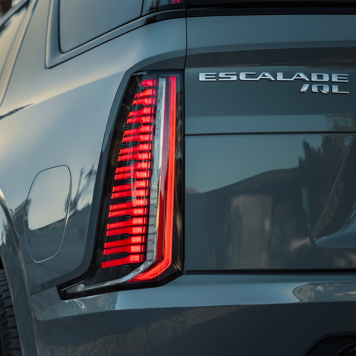 L’emblème Escalade IQL à l’arrière du Cadillac Escalade IQL 2026.