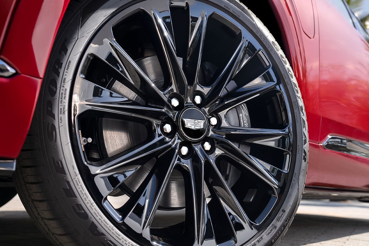Close-up of the 2027 Cadillac VISTIQ Wheel.