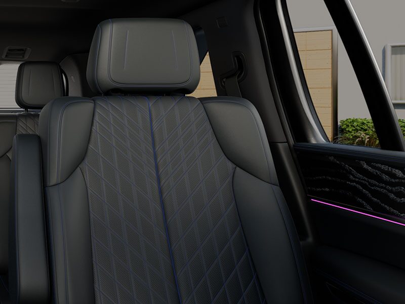 Vue rapprochée des sièges chauffants du VUS électrique Cadillac Escalade IQ 2026.