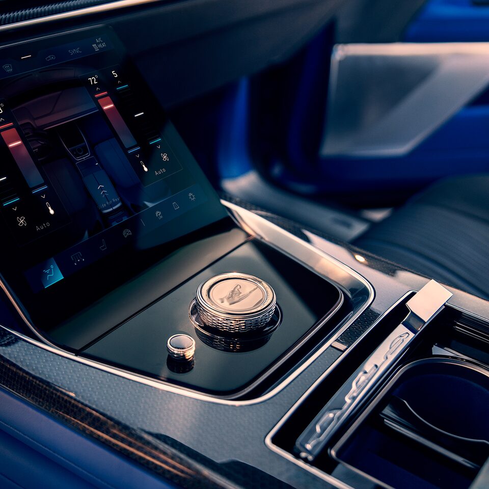 Centre console of the Cadillac CELESTIQ.
