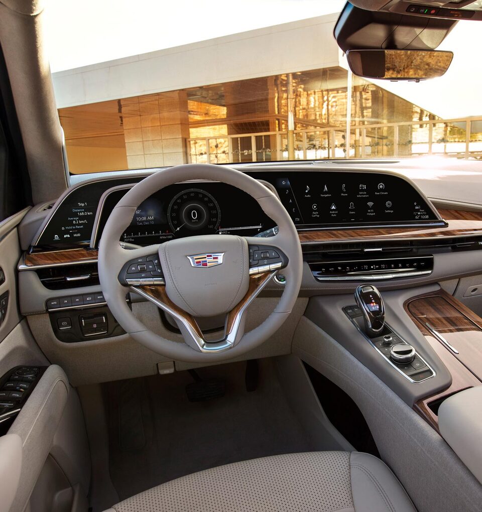 Cadillac Escalade 2021 — écran incurvé à DEL organiques.