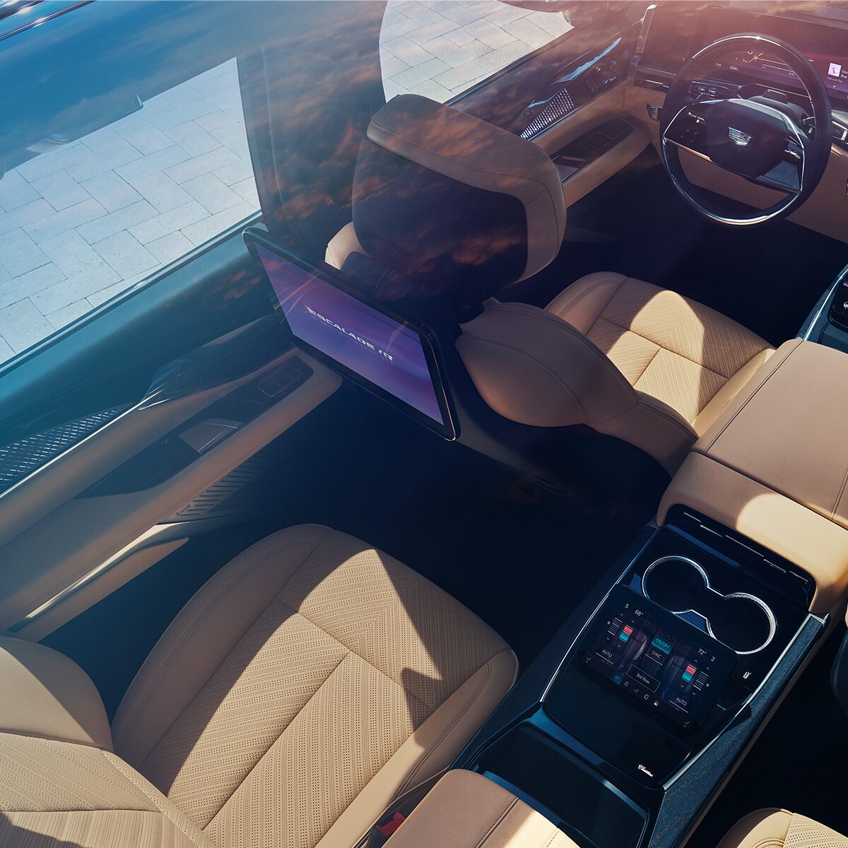 Toit vitré fixe panoramique du Cadillac Escalade IQ 2024.