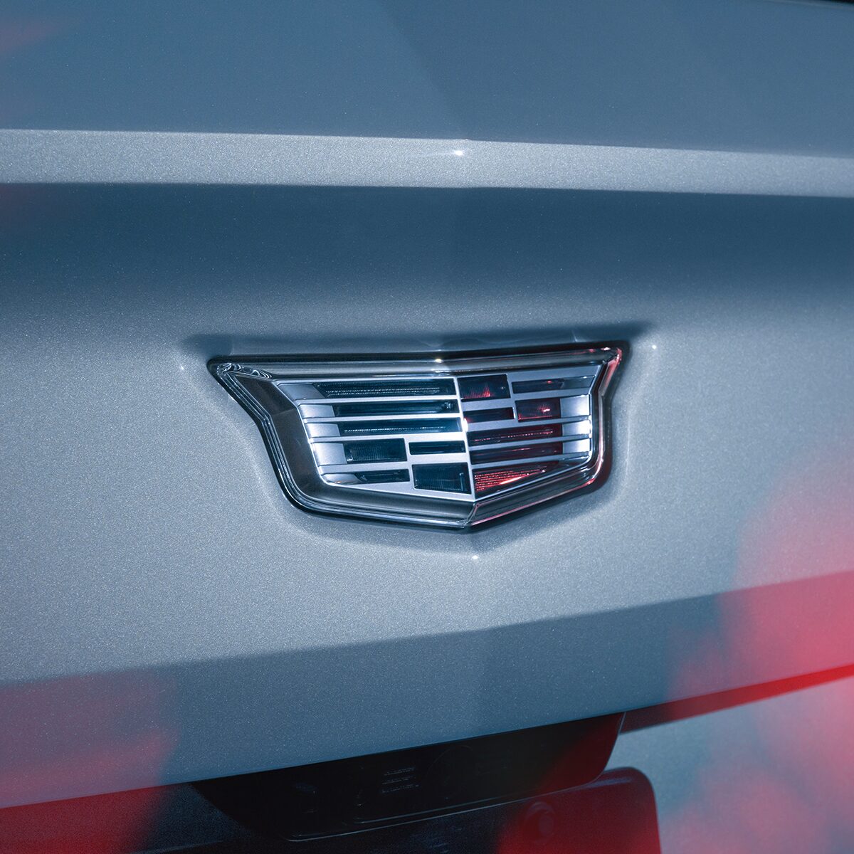 Le logo Cadillac sur le Cadillac Escalade IQ.