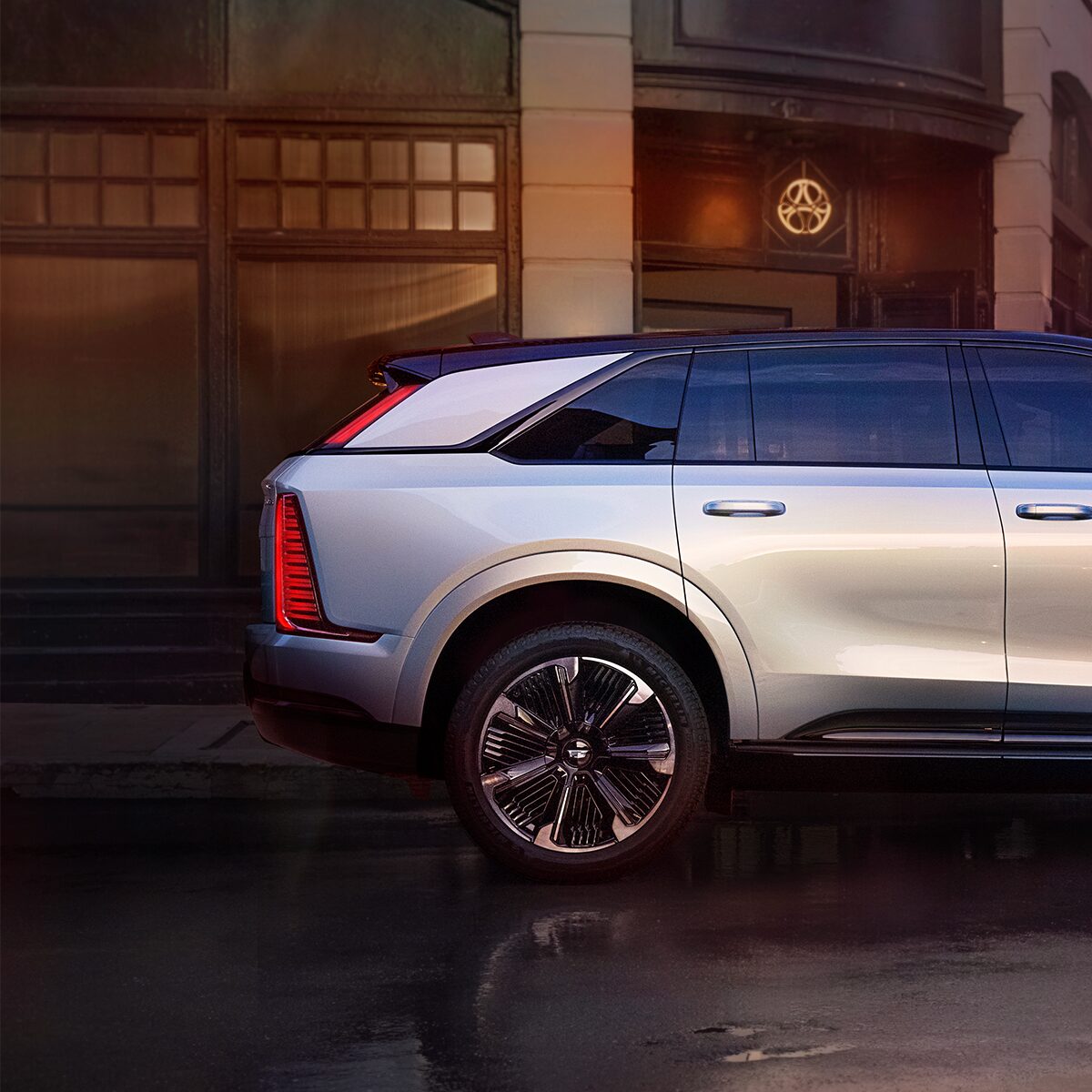 Vue latérale droite de l’Escalade IQ 2024.