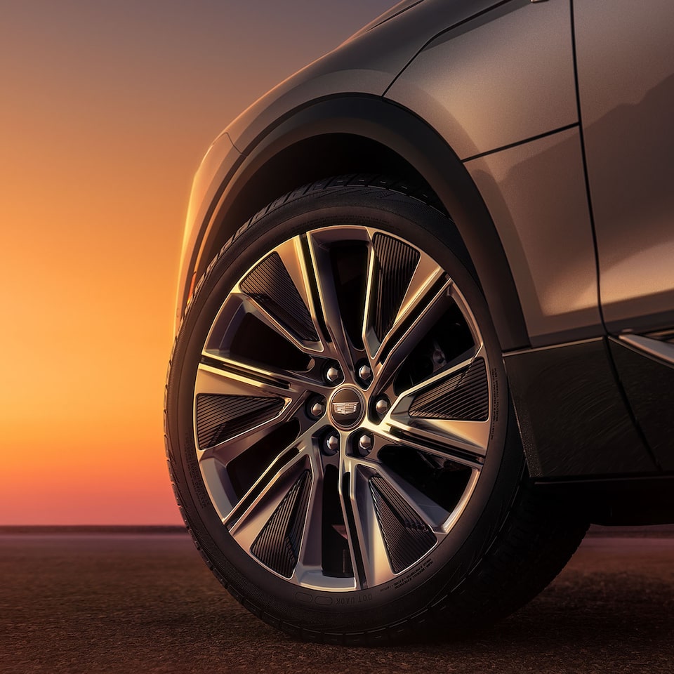 Vue latérale d’une roue du Cadillac LYRIQ.