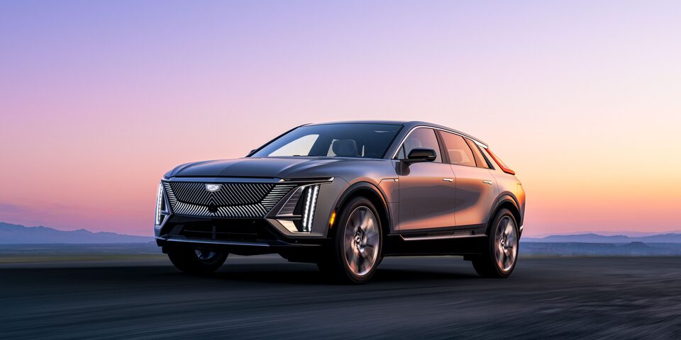 Vue avant gauche du Cadillac LYRIQ 2023.