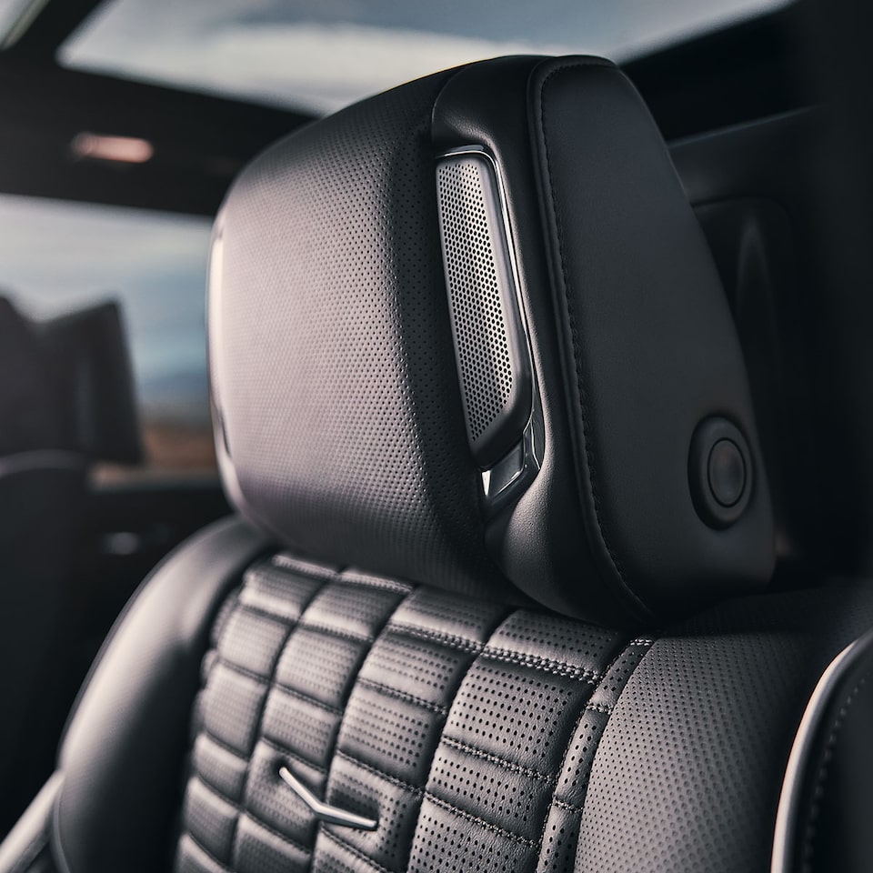 Haut-parleurs AKG du Cadillac Escalade 2023 de série V.