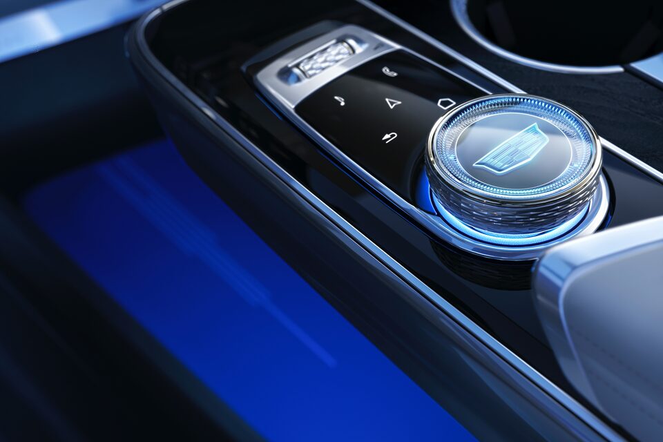 Commandes centrales du Cadillac LYRIQ.
