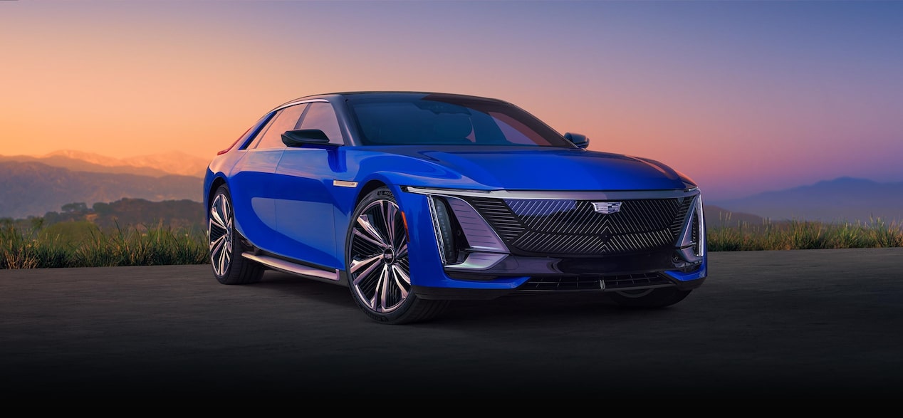 Le Cadillac  CELESTIQ entièrement électrique dans une vue panoramique.