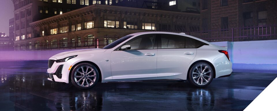 Vue du côté conducteur de la Cadillac CT5 2020.
