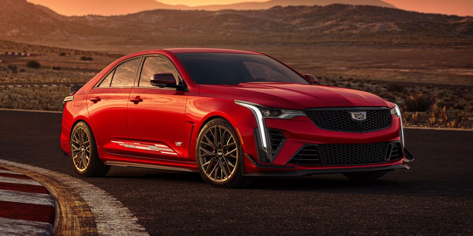La 2024 CT4-V Blackwing Mondrian Elevation Edition sur la route.