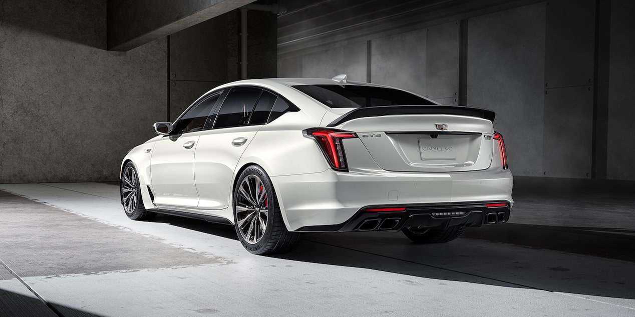 Vue arrière de la Cadillac CT5-V 2024.