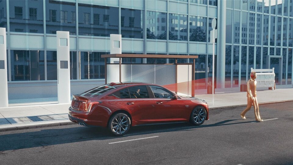 Freinage de détection des piétons à l’avant de la Cadillac CT5-V 2024.