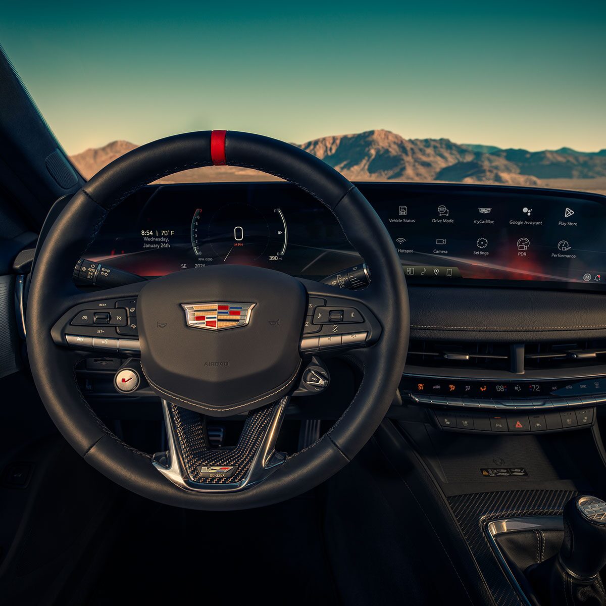 Le volant et le tableau de bord de la Cadillac CT5-V 2025 vus par le conducteur.